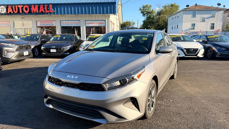 Used 2023 Kia Forte LXS image 1