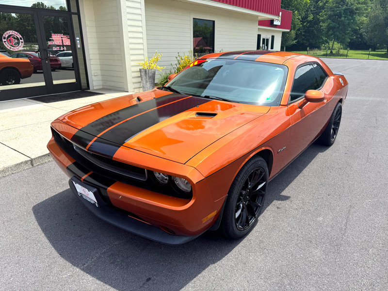Used 2011 Dodge Challenger SE image 1