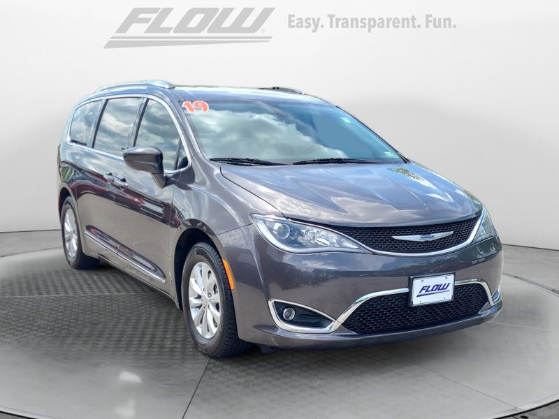 Used 2019 Chrysler Pacifica Touring-L image 1