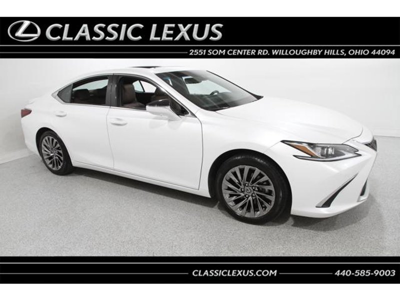 Certified 2024 Lexus ES 300h w/ Luxury Package image 1