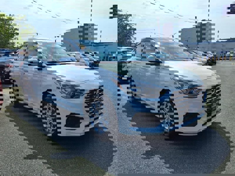 Certified 2022 Hyundai Accent SE image 1