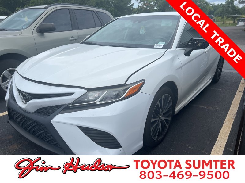 Used 2020 Toyota Camry SE image 1