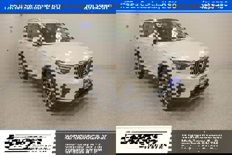 Certified 2025 Volvo XC40 B5 Plus image 1