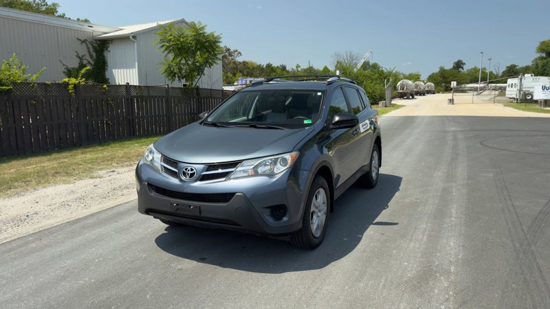 Used 2013 Toyota RAV4 LE image 1