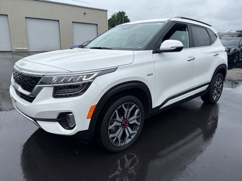 Certified 2022 Kia Seltos SX w/ Sunroof Package image 1