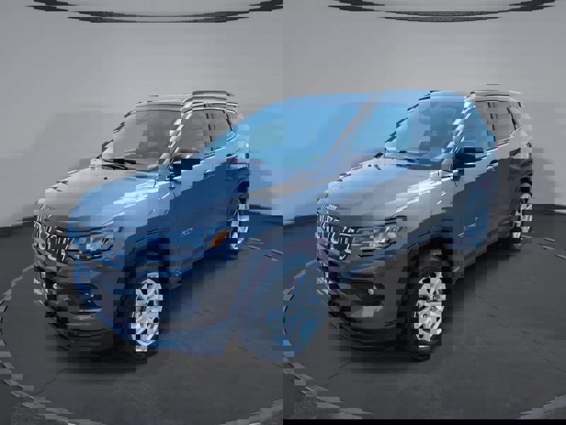 Used 2022 Jeep Compass Latitude image 1