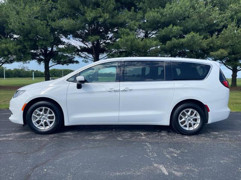 Certified 2023 Chrysler Voyager LX image 1