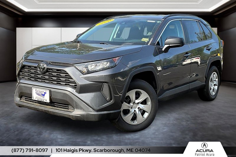 Used 2020 Toyota RAV4 LE image 1