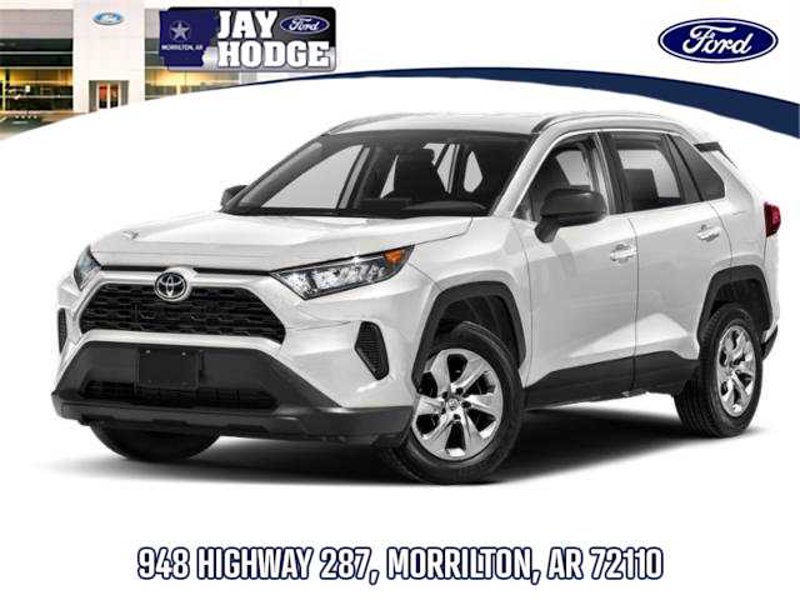 Used 2020 Toyota RAV4 LE image 1