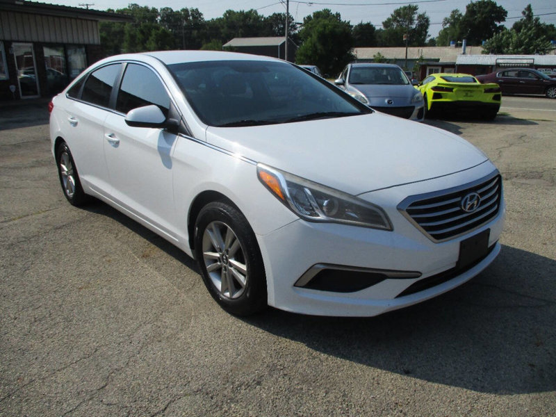 Used 2017 Hyundai Sonata SE image 1