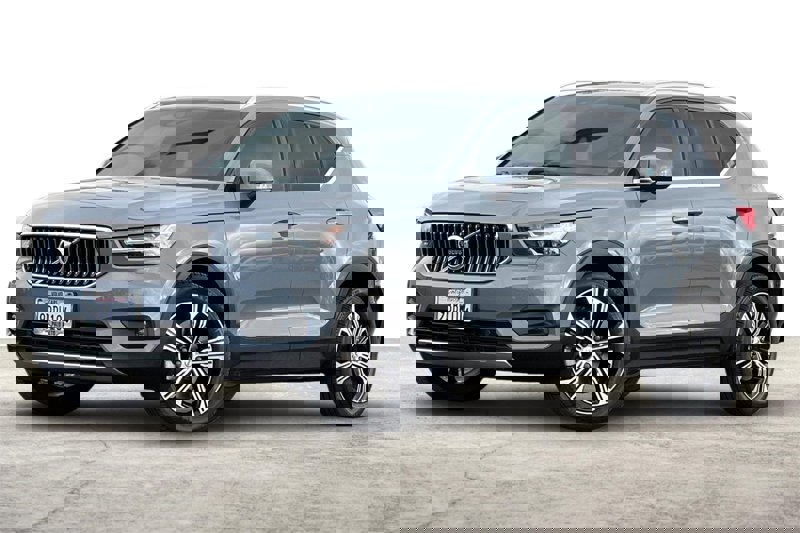 Certified 2022 Volvo XC40 T5 Inscription w/ Climate Package image 1