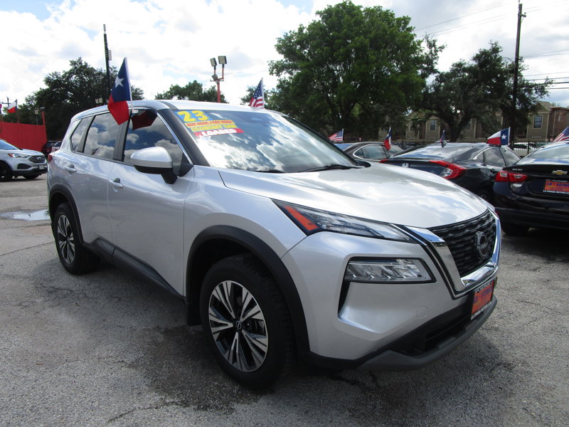 Used 2023 Nissan Rogue SV image 1