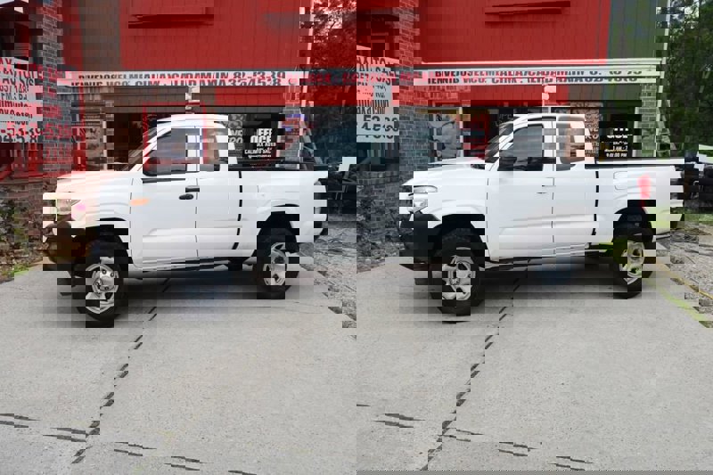 Used 2017 Toyota Tacoma 2WD Access Cab image 1