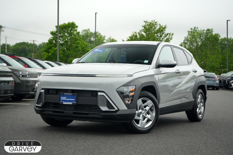 Certified 2024 Hyundai Kona SE image 1
