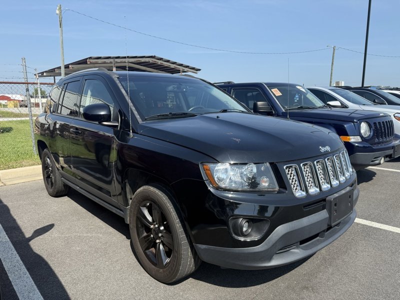 Used 2017 Jeep Compass Latitude image 1