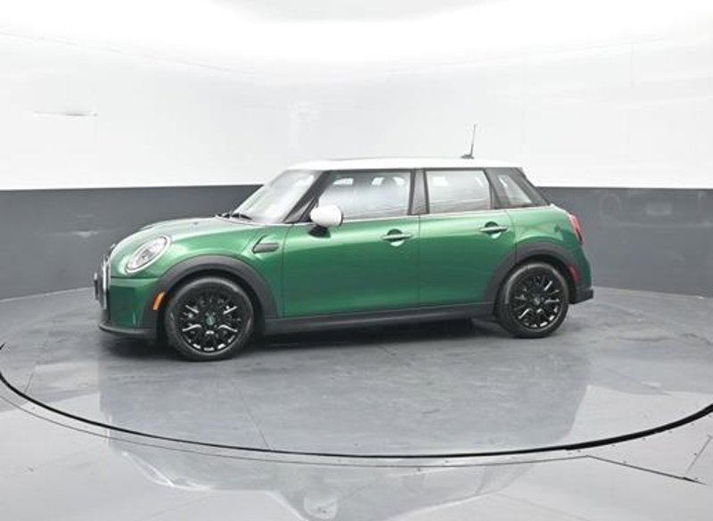 Used 2023 MINI Cooper 4-Door Hardtop image 1