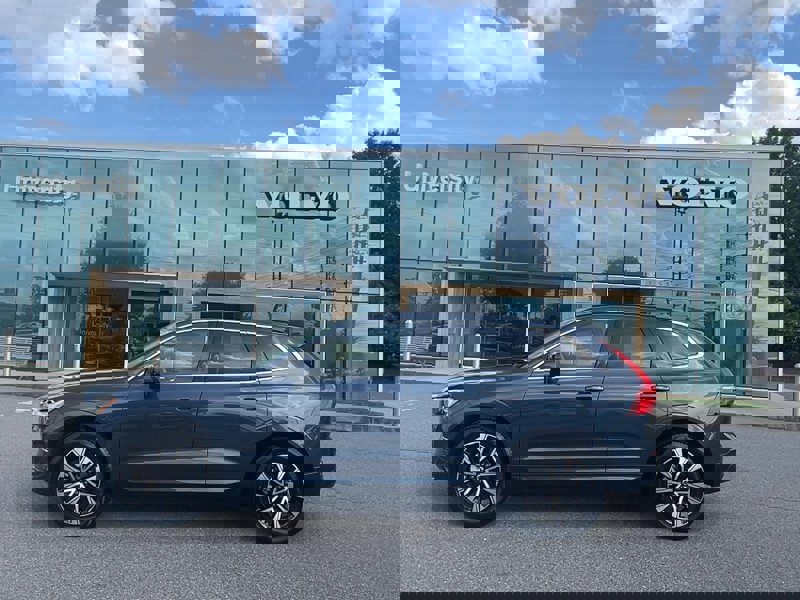 Certified 2023 Volvo XC60 B5 Core image 1