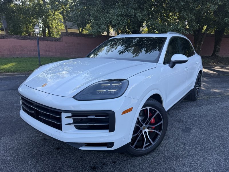 Certified 2024 Porsche Cayenne S image 1