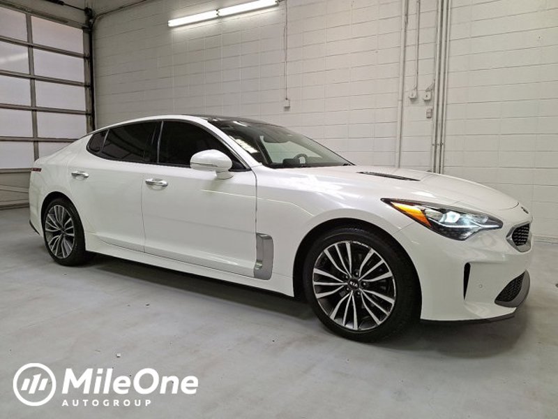 Used 2018 Kia Stinger Premium image 1