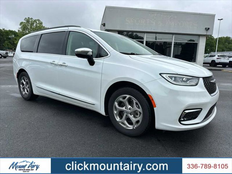 Certified 2023 Chrysler Pacifica Limited image 1