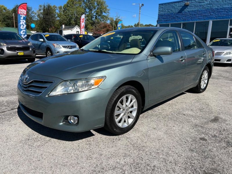 Used 2011 Toyota Camry XLE image 1