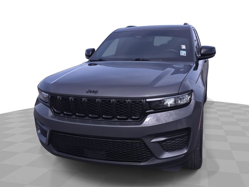 Used 2022 Jeep Grand Cherokee Altitude image 1