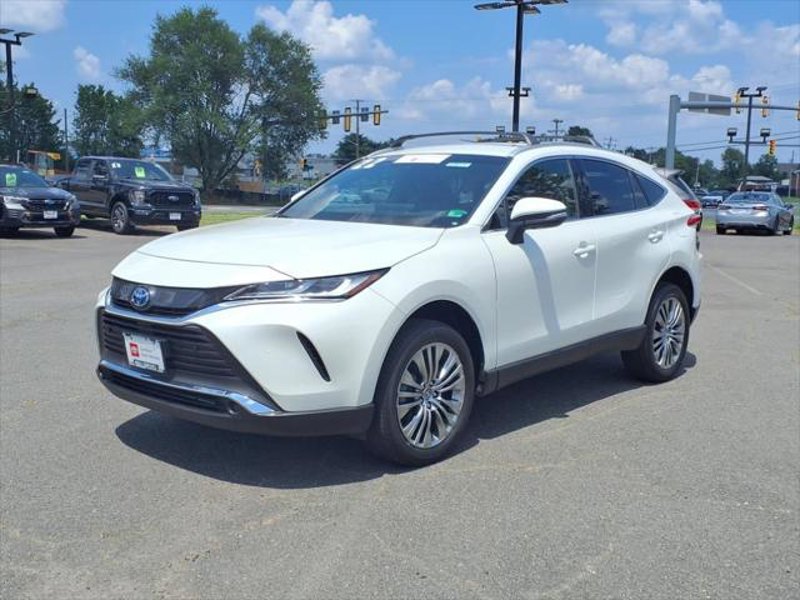 Certified 2022 Toyota Venza XLE image 1