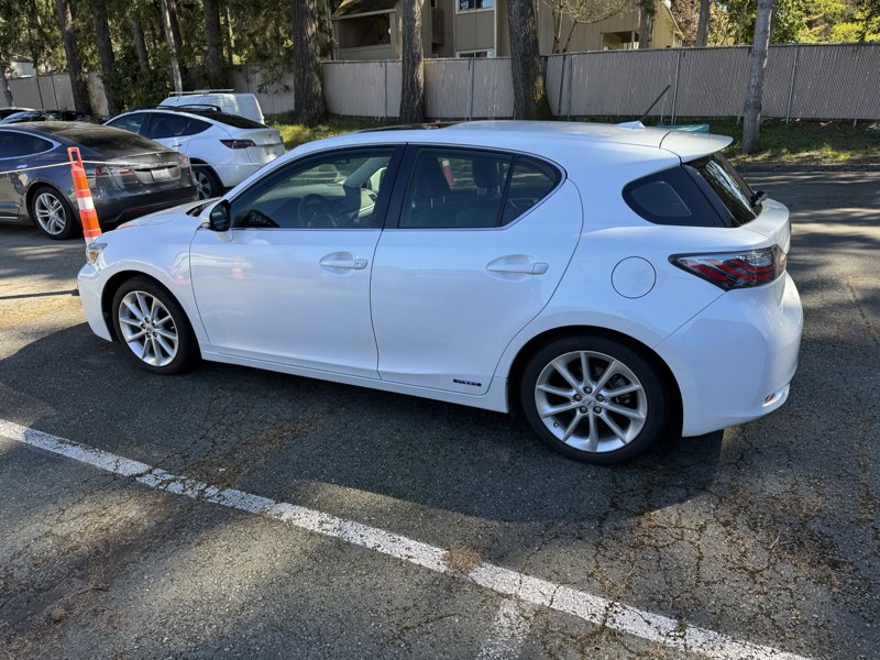 Used 2011 Lexus CT 200h image 1