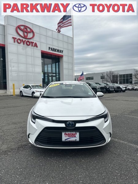 Used 2023 Toyota Corolla LE image 1