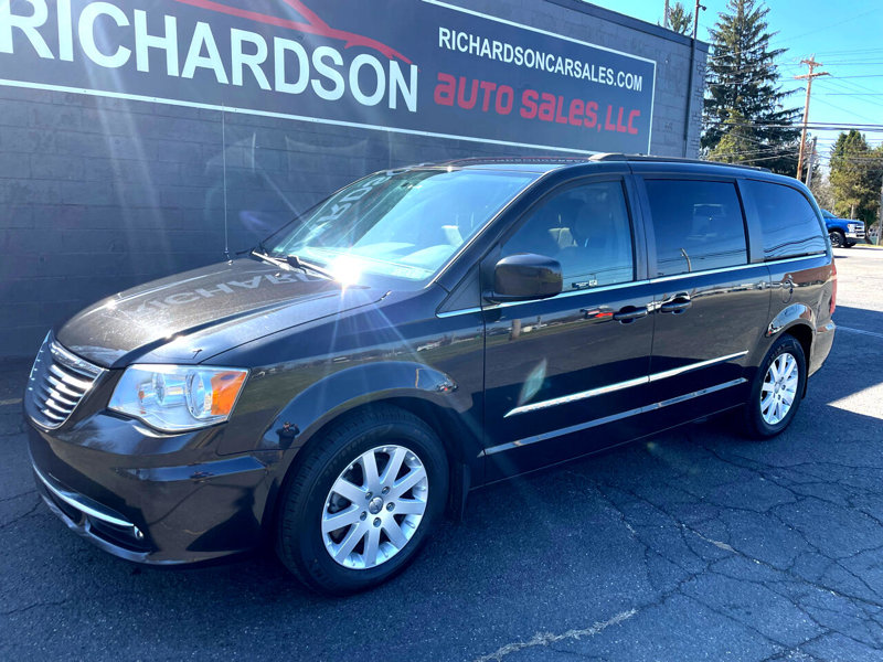 Used 2014 Chrysler Town & Country Touring image 1
