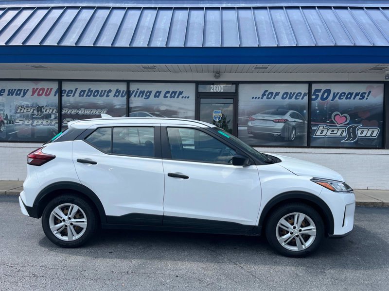 Used 2023 Nissan Kicks S image 1