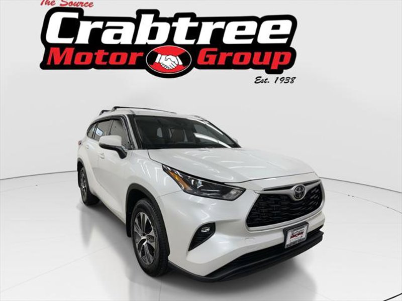 Certified 2022 Toyota Highlander XLE image 1