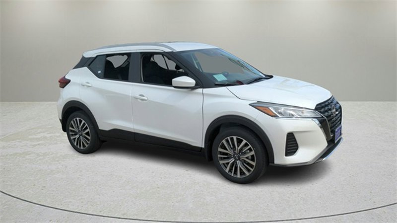 Certified 2022 Nissan Kicks SV image 1