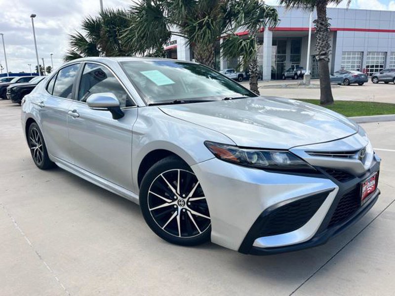 Certified 2022 Toyota Camry SE image 1