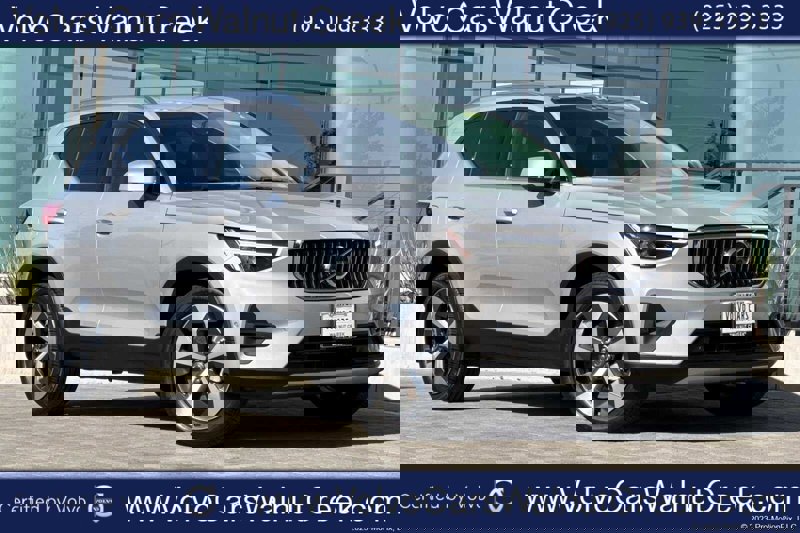 Certified 2023 Volvo XC40 B5 Plus w/ Climate Package image 1