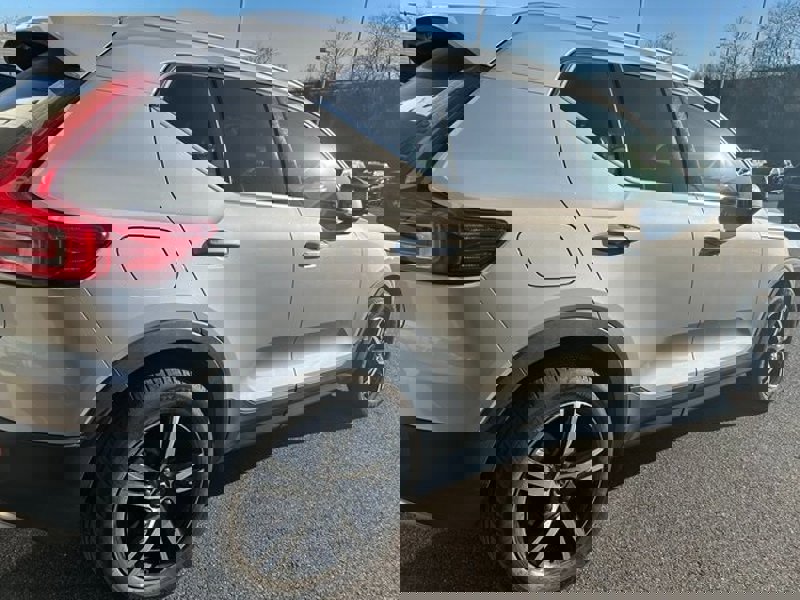 Certified 2025 Volvo XC40 B5 Core image 1