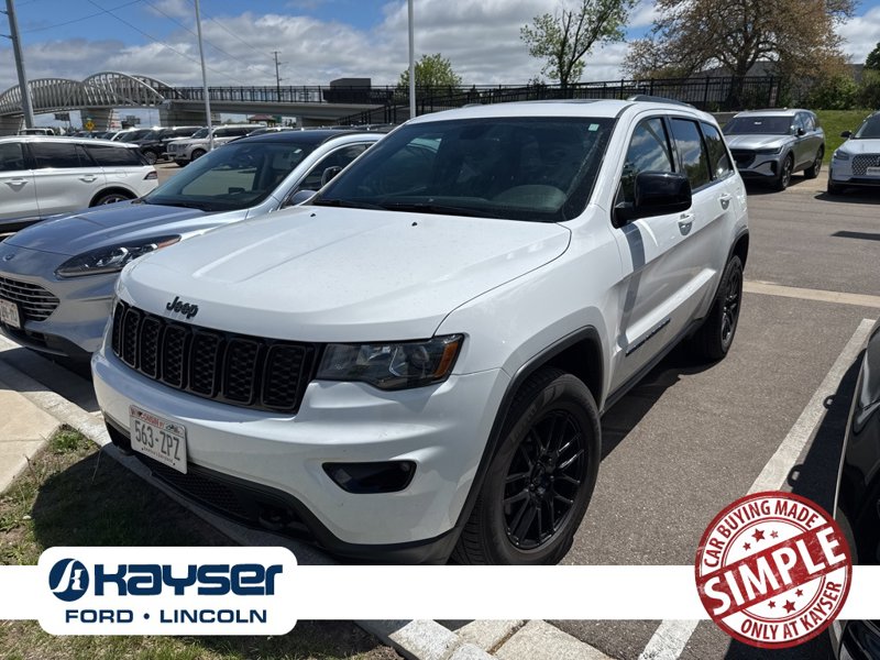 Used 2018 Jeep Grand Cherokee Laredo image 1