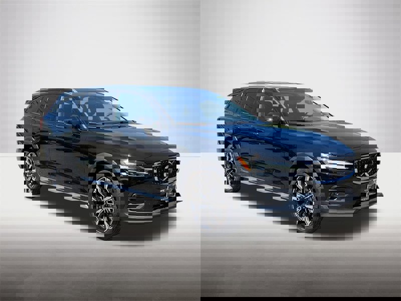 Certified 2023 Volvo V60 B5 Cross Country Ultimate image 1
