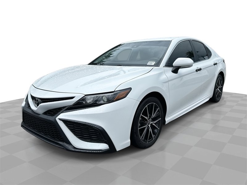 Used 2024 Toyota Camry SE image 1