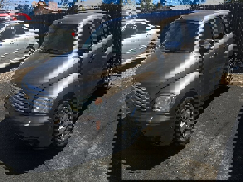 Used 2011 Chevrolet HHR LT image 1