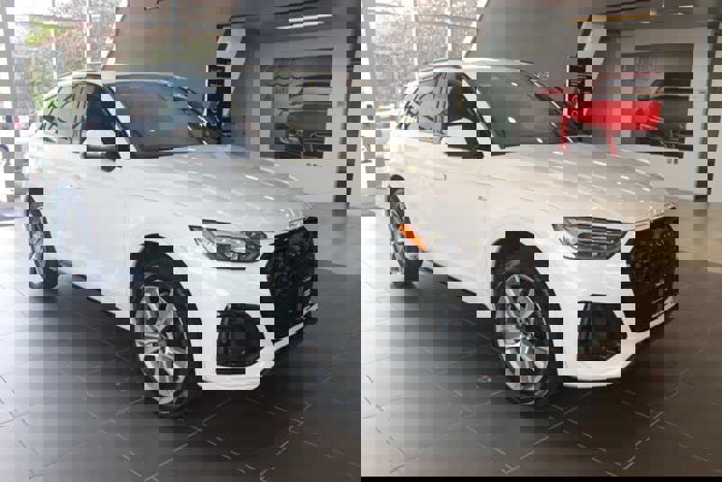 Certified 2025 Audi Q5 2.0T Premium image 1