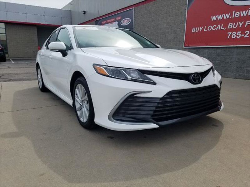 Certified 2024 Toyota Camry LE image 1