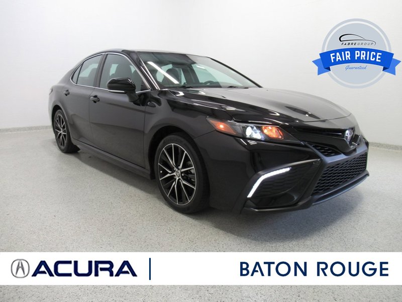 Used 2022 Toyota Camry SE image 1