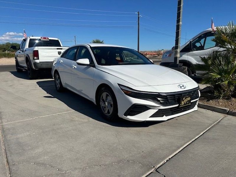 Used 2024 Hyundai Elantra SE image 1