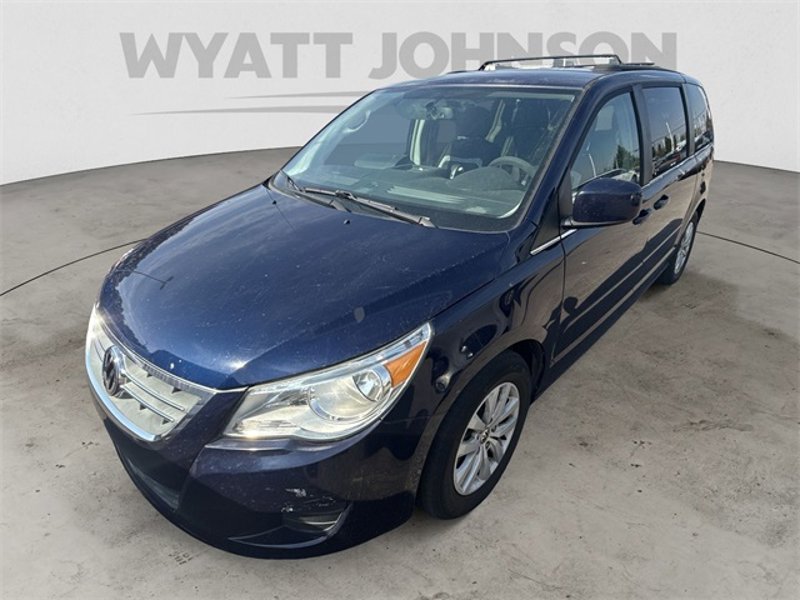Used 2014 Volkswagen Routan SE image 1