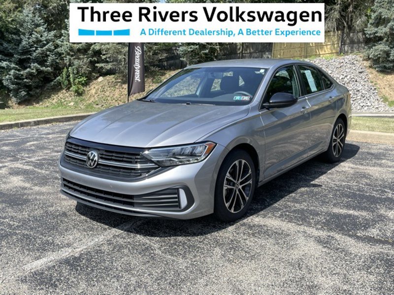 Used 2022 Volkswagen Jetta Sport image 1