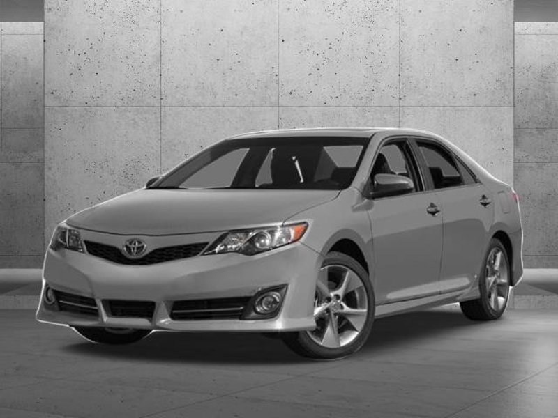 Used 2014 Toyota Camry LE image 1