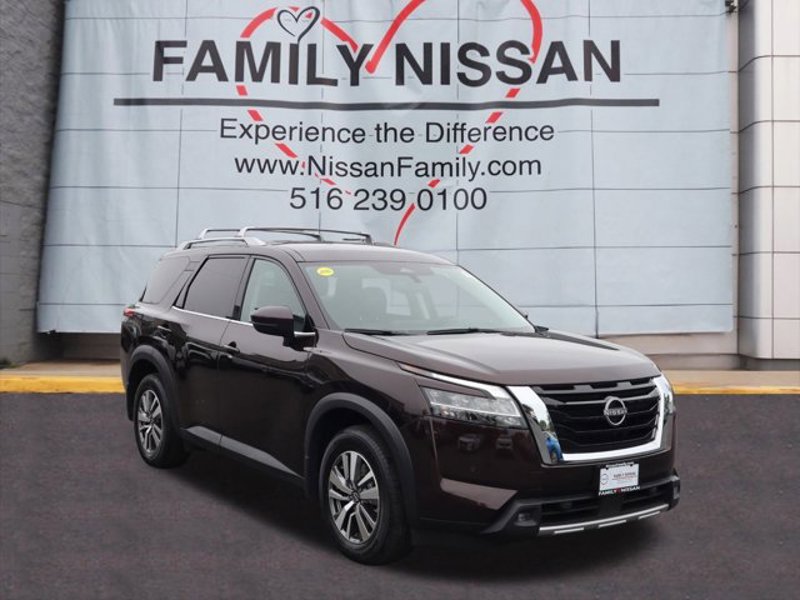 Certified 2022 Nissan Pathfinder SL image 1
