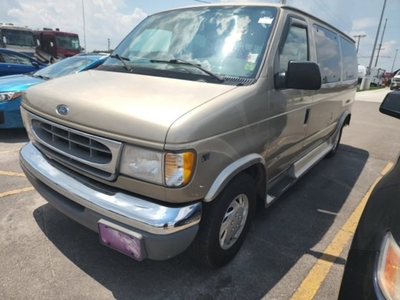 Used 1999 Ford E-150 and Econoline 150 XLT image 1