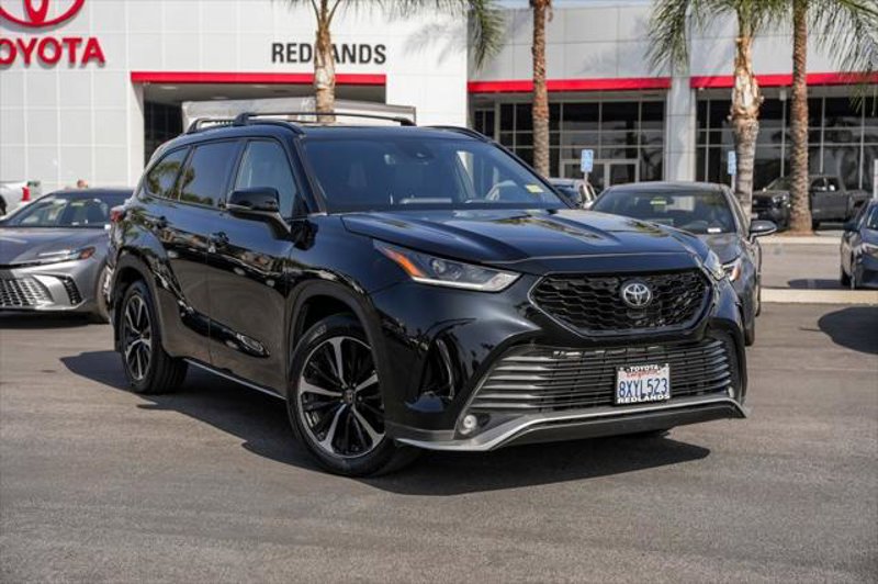 Certified 2021 Toyota Highlander XSE image 1